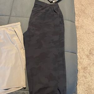 Lululemon mens Surge Jogger Size M